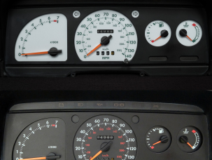 400A-Ford-Escort-Black-&-White-Dials-Fitted