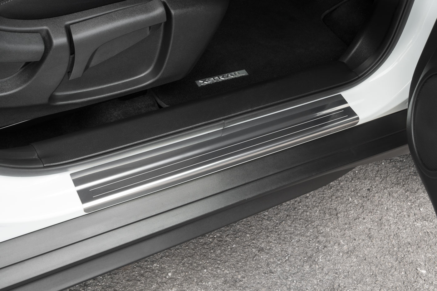 X-Trail (T32, Released 2014) Sill Plates Part No. K82XY - Image 2