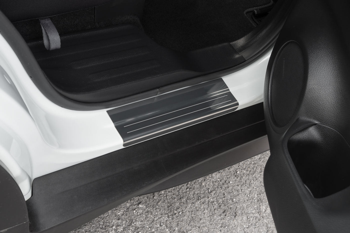 X-Trail (T32, Released 2014) Sill Plates Part No. K82XY - Image 3